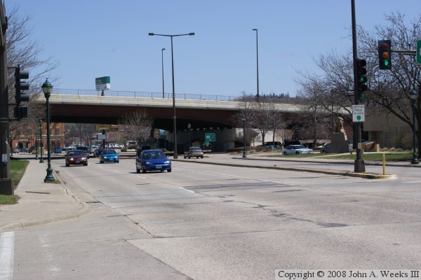 Veterans Memorial Bridge