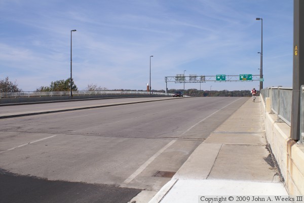 Veterans Memorial Bridge