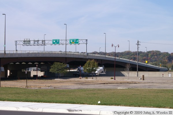 Veterans Memorial Bridge
