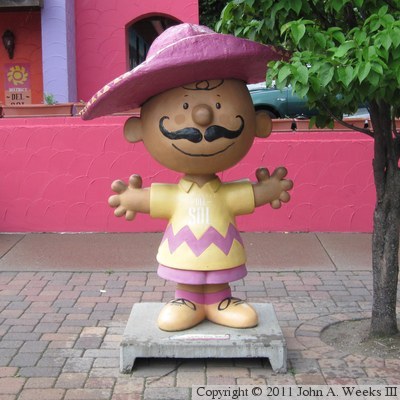 Peanuts On Parade - Charlie Brown About Town - Carlitos Brown