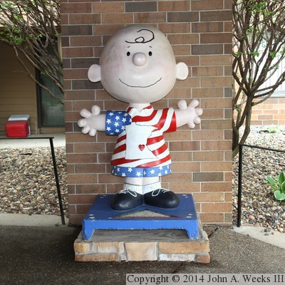 Peanuts On Parade - Charlie Brown About Town - Home Is Where The Heart Is