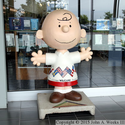 Peanuts On Parade - Charlie Brown About Town - Charlie Welcomes The World