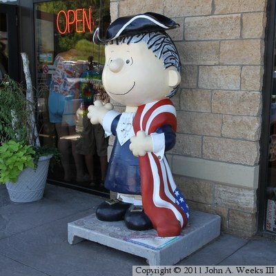 Peanuts On Parade - Linus Blankets Saint Paul - Patriot Linus